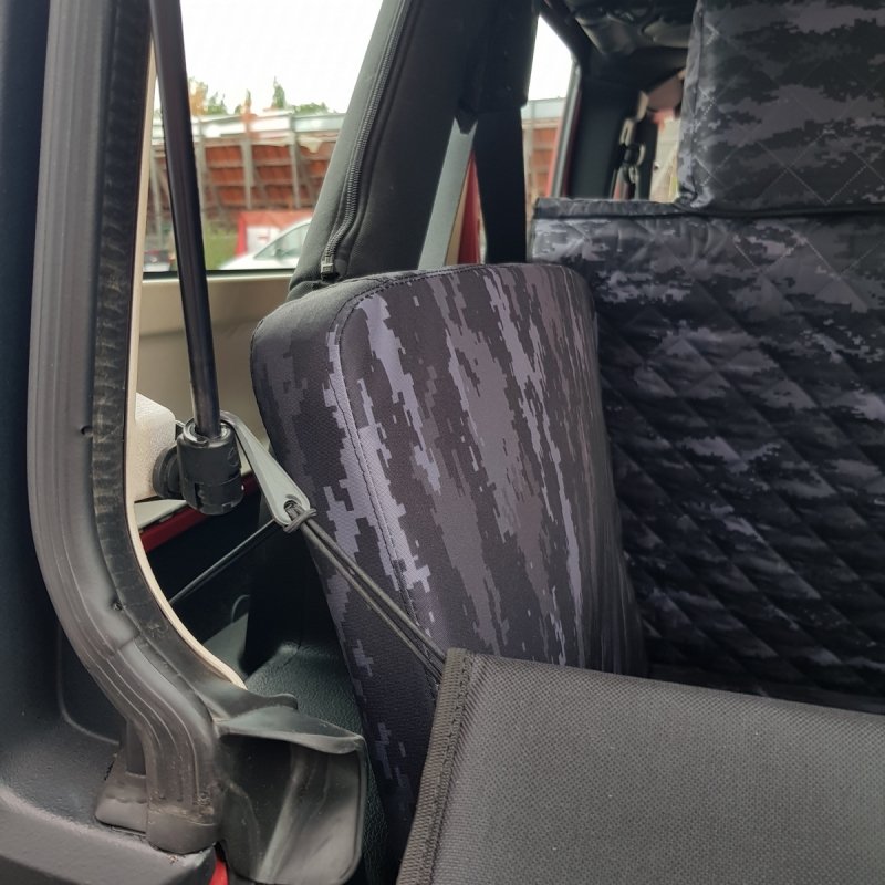  Mata samochodowa dla Psa do bagażnika Pixelo - (realizacja Jeep Wrangler)