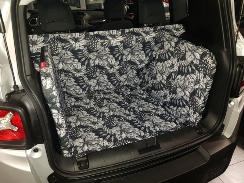 Mata samochodowa dla Psa do bagażnika - Podszyszkownik (realizacja  - Jeep Renegade) 