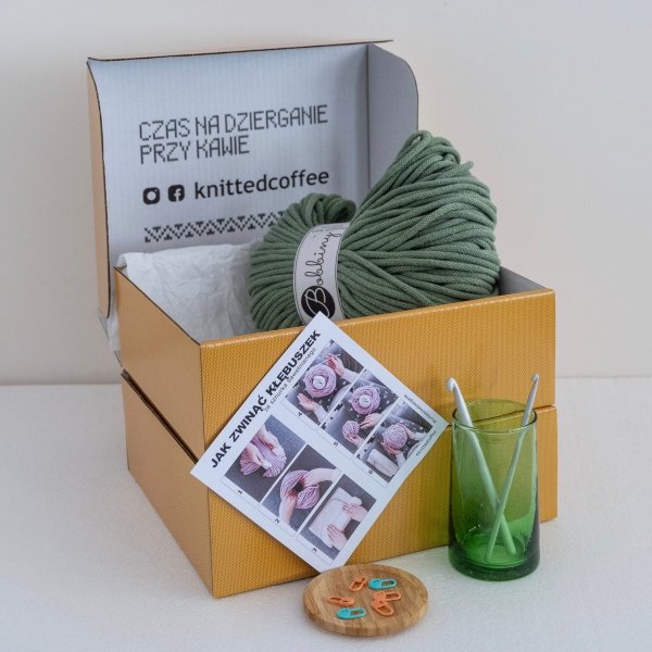 ZESTAW MATERIAŁÓW DO SZYDEŁKOWANIA TOREBKI Z KLAPKĄ ze sznurka bawełnianego