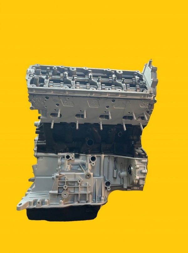 Silnik Audi 4.2 TDI – widok boczny prawy, blok i miska olejowa.