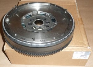 Original Zweimassenschwungrad Citroen Peugeot C4 C5 C8 407 Jumpy III 2.0 HDI , 0532.X7 , 0532X7