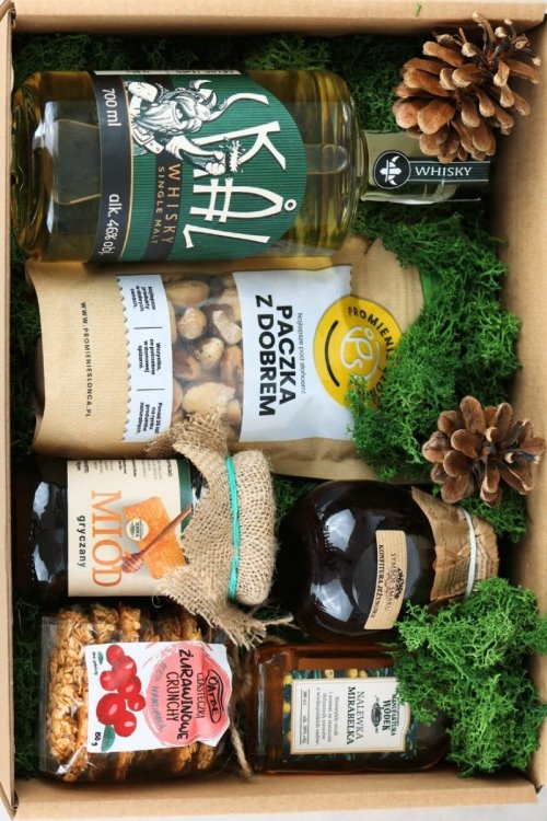 zestaw naturalne dobro z whisky i nalewką środek