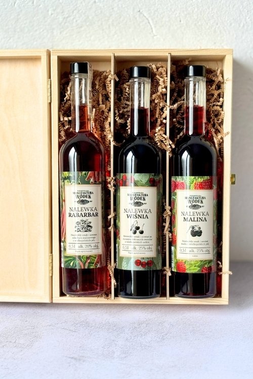 Zestaw prezentowy z nalewkami "Skrzynka z Maliną" wnętrze