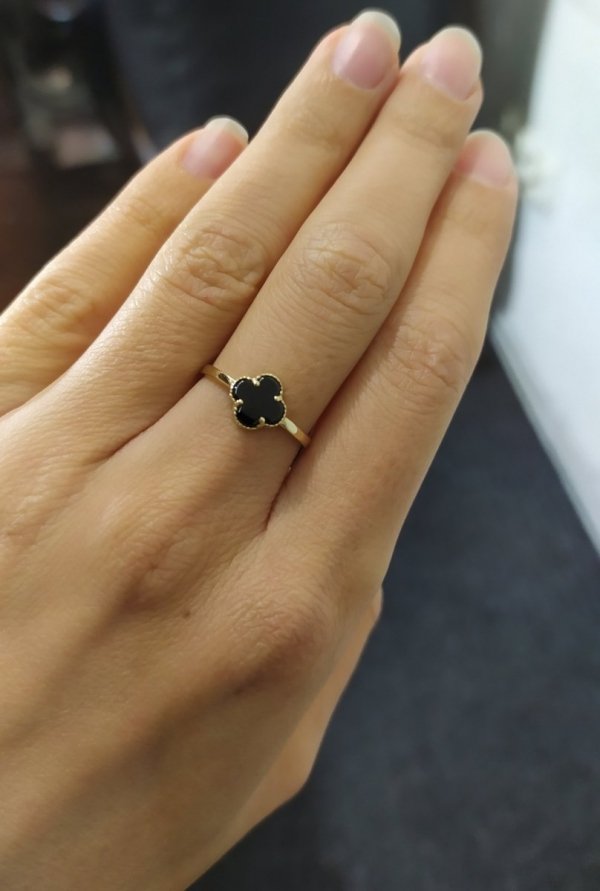  Złoty pierścionek kwiatuszek z onyksem syntetycznym PR.00781 pr.585