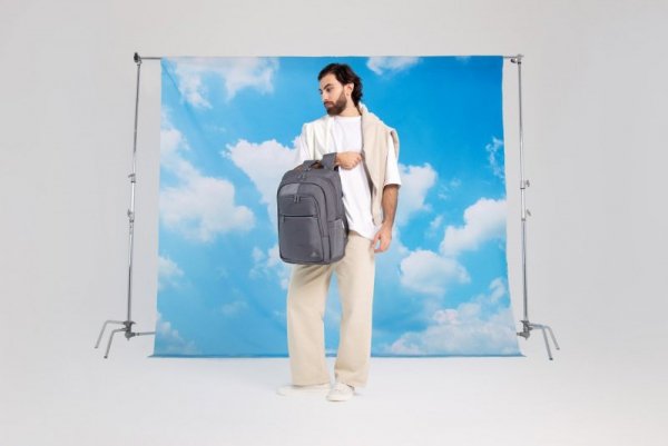 RIVACASE PLECAK NA LAPTOP 17,3&quot; ALPENDORF ECO, SZARY, MATERIAŁ WODOODPORNY, EKO RPET, KIESZENIE NA SMARTFON, DOKUM., AKCES.