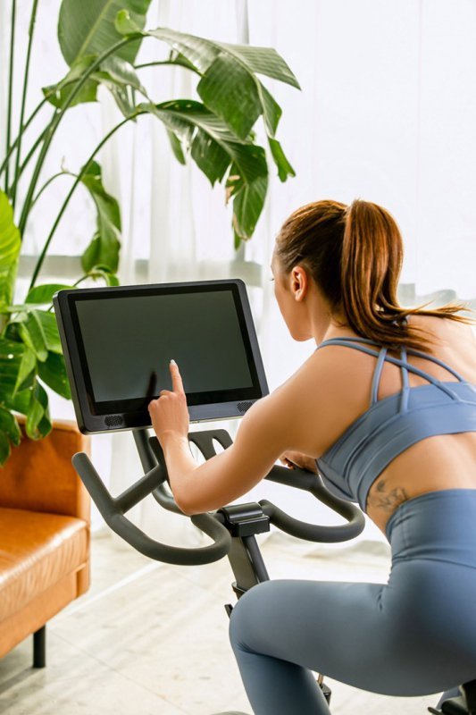 Rower stacjonarny, magnetyczny OVICX Q200X z ekranem dotykowym 15,6&quot; TFT, WIFI bluetooth&app (WYPRZEDAŻ)