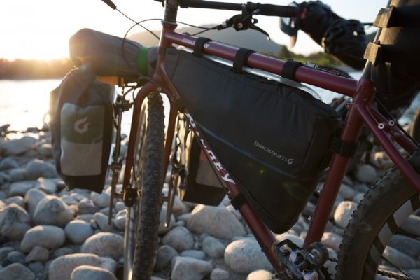 Blackburn Outpost Frame Bag torba pod ramę (czarna) - M