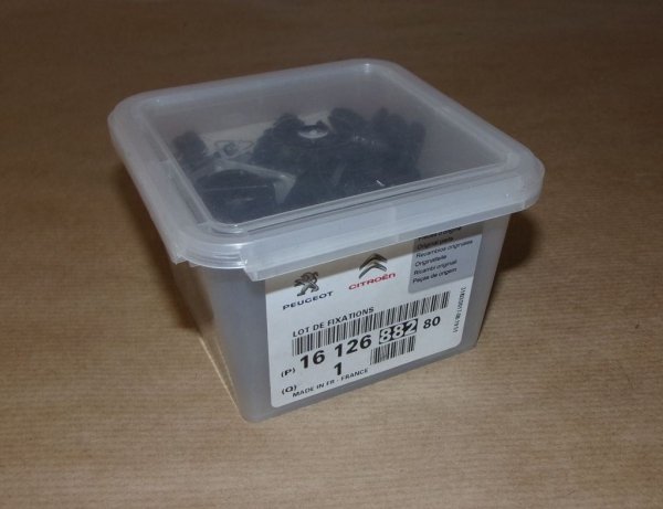 Kit de fixation de garde-boue Citroën C4  ,  1612688280