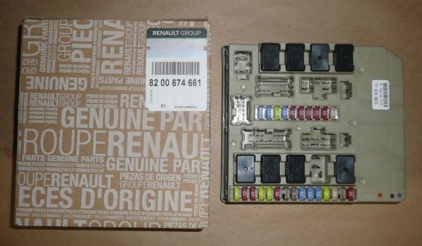 Original Module de commutation UPC / Boîte à fusibles Renault Clio III Modus , 8200674661