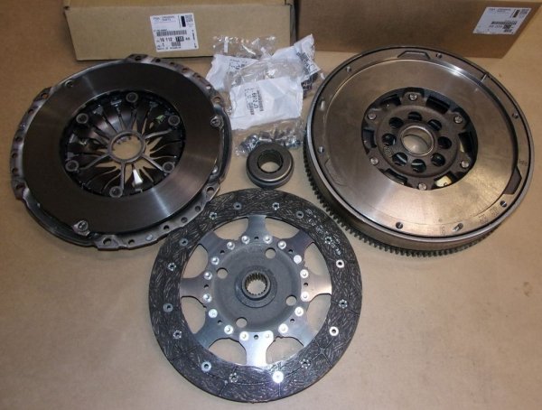 Volant bimasse+embrayage Citroën C4 2.0HDI Citroën C4 Picasso, Citroën C5 (X7), Citroën C8, Citroën DS4/DS5, Citroën Jumpy 3, Peugeot 3008, Peugeot 308, Peugeot 407, Peugeot 508, Peugeot 5008, Peugeot Expert 3, Peugeot RCZ  ,  1628939280