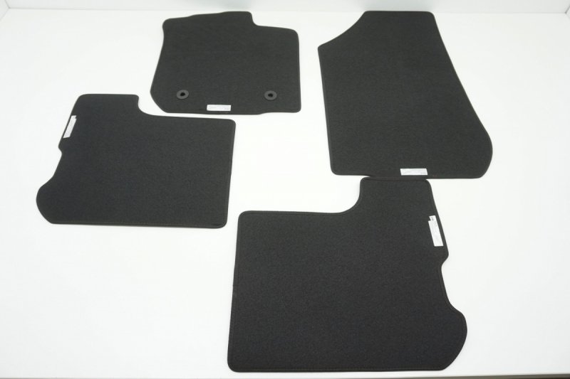  Pièce d'origine Tapis de sol velours pour Dacia Sandero II  , 749021666R