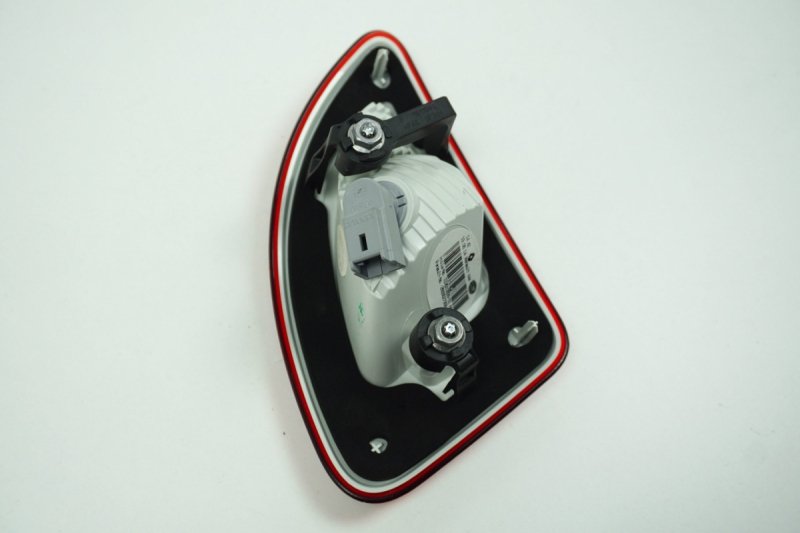 Pièce d'origine Feu arrière gauche pour Renault Twingo , 265552730R