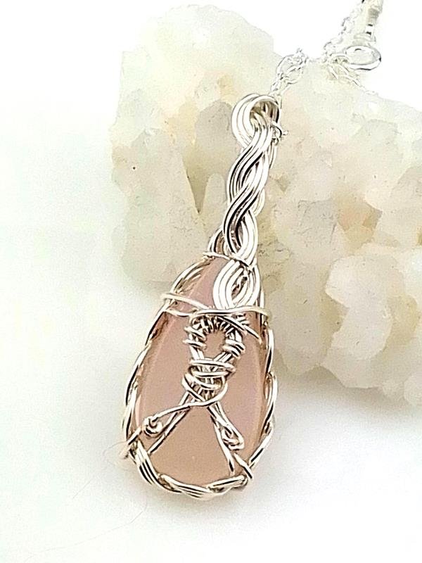 Prezent dla pielęgniarki - srebrny wisiorek z kwarcem różowym