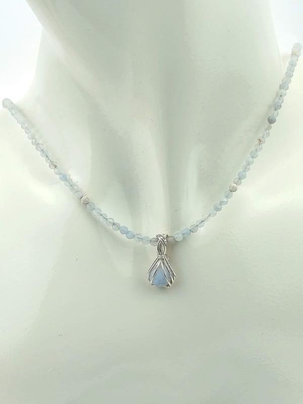 Naszyjnik z niebieskim agatem koronkowym - kamieniem komunikacji, przejrzystości, pewności