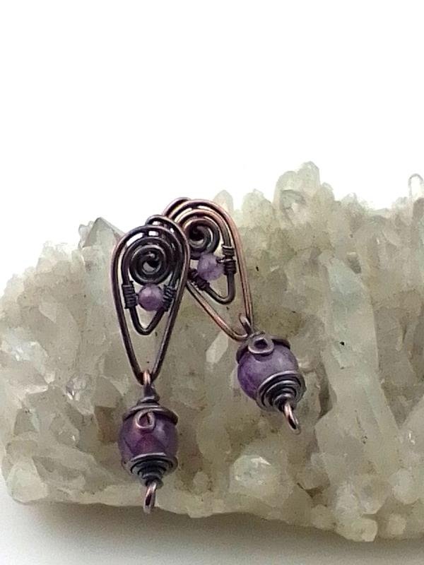 Damskie kolczyki z drutu miedzianego z naturalnym ametystem