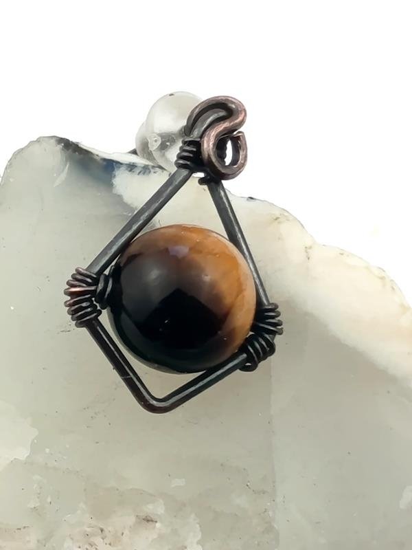 Kolczyki miedziane z tygrysim okiem – kamieniem witalności, siły, uczciwości