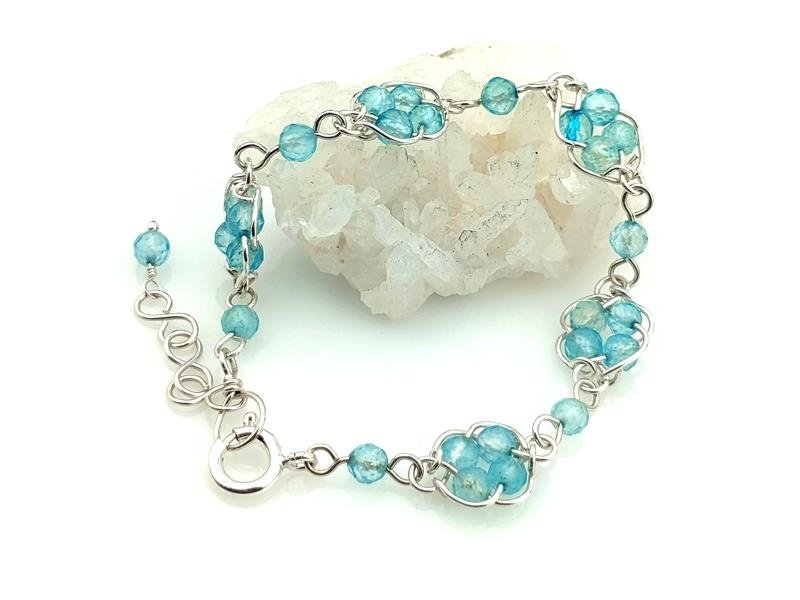 Damska bransoletka ze srebra z kulkami błękitnego topazu, rękodzieło