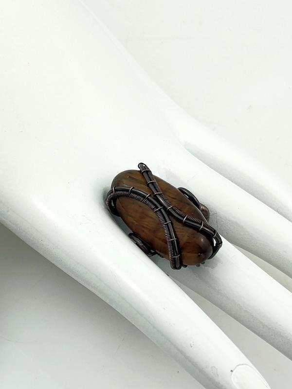 Damski pierścionek miedziany z tygrysim okiem dla naukowca, policjanta, księgowego