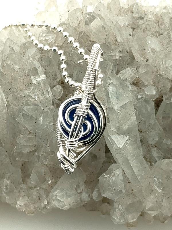 Zdjęcie wisiorka od spodu