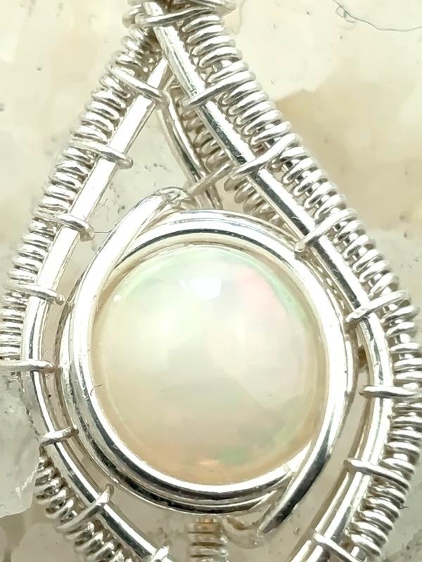 Opal etiopski – wisiorek srebro Ag999, chiński znak Węża, Kozła i Małpy