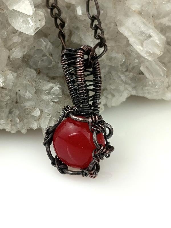 Wisiorek miedziany z jadeitem dla numerologicznej 5, 6, 8 i 9