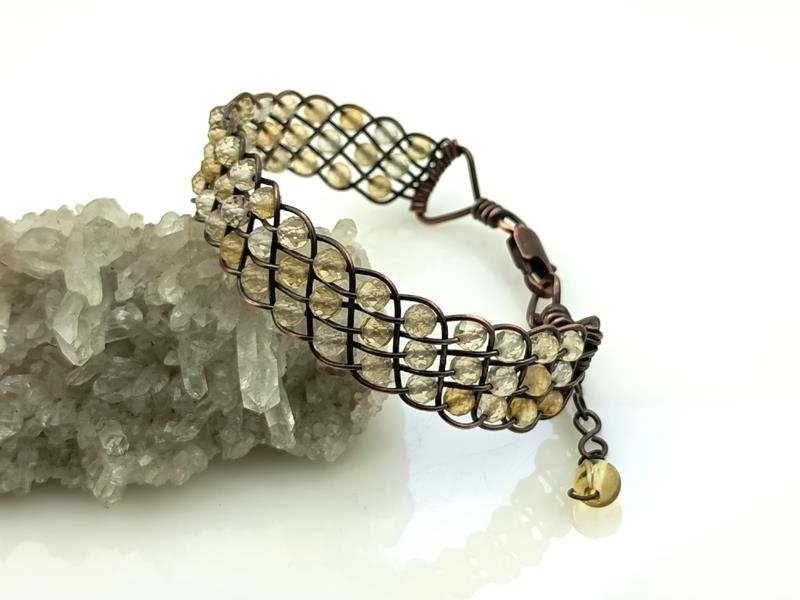 Bransoletka miedziana z kwarcem cytrynowym, splot Kumihimo, obwód 16.5 cm plus 2.5 cm, waga 14 gram, rękodzieło