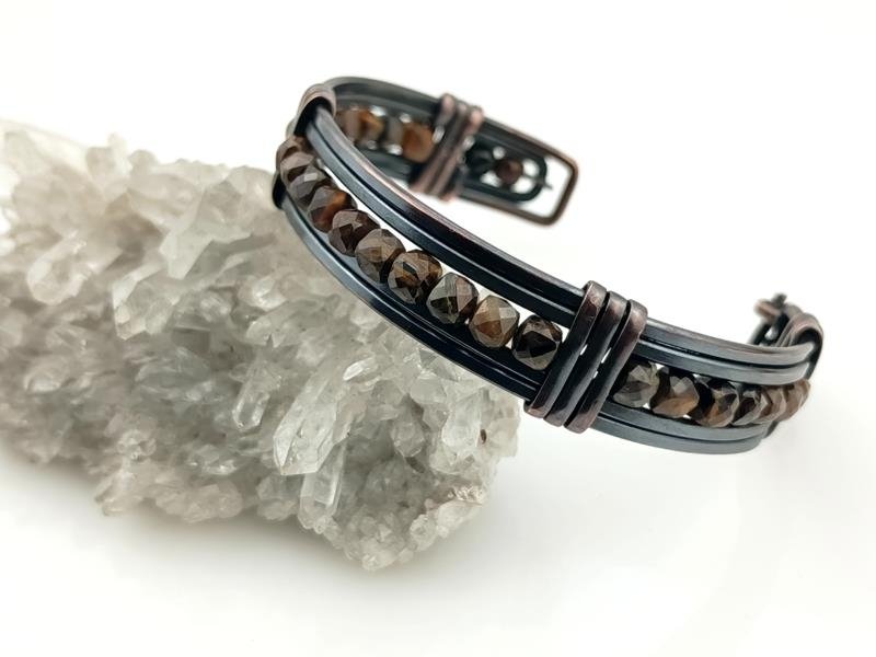 Męska bransoleta miedziana z kostkami tygrysiego oka, obwód 18 cm, regulowany, waga 23 gramy, rękodzieło