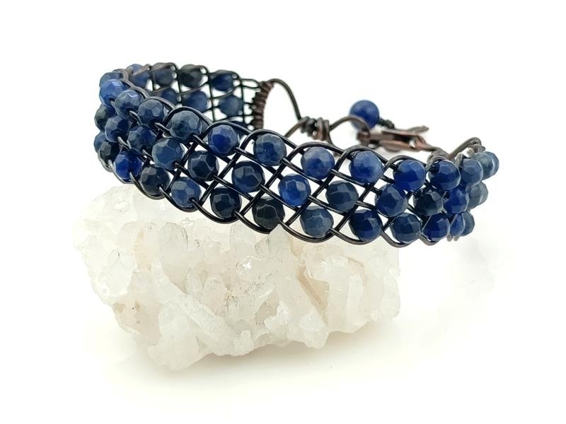 Sodalit - regulowana damska bransoletka miedziana o splocie Kumihimo dla znaku Strzelca, Raka i Panny, rękodzieło