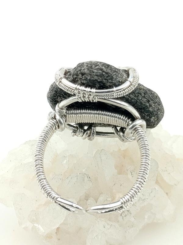 Serycyt (mika łupkowa) - pierścionek (27x24 mm) srebro Ag999, rozmiar 18 – regulowany, waga 10 gram, rękodzieło