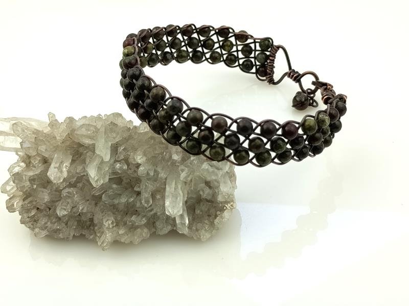 Bransoletka miedziana o splocie Kumihimo z jaspisem smocza krew dla znaku Bliźniąt, Byka, Lwa, Strzelca i Wodnika