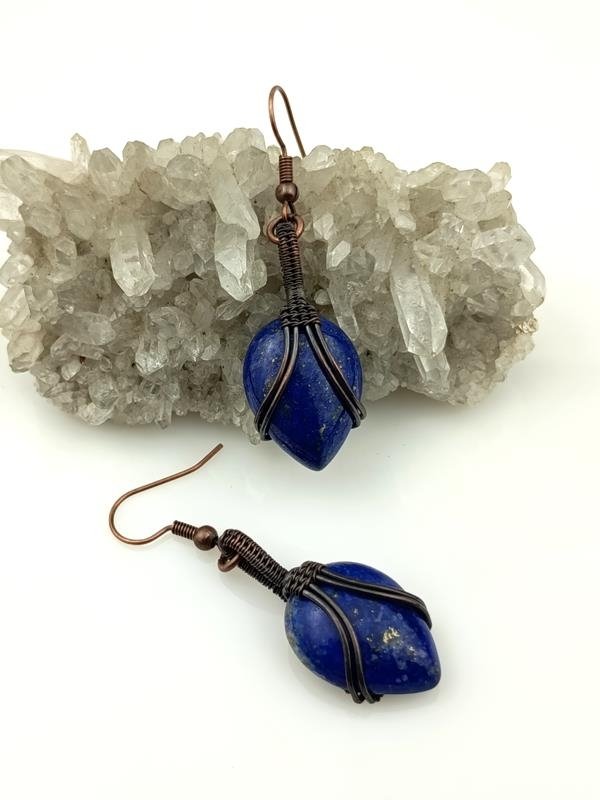Kolczyki miedziane 5x1.5 cm z lapis lazuli, waga kolczyków 8.4 grama, rękodzieło