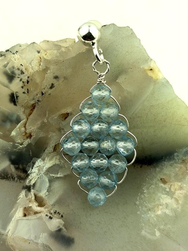 Kolczyki ze srebra Ag999 z błękitnym topazem dla znaku Strzelca, Panny, Wagi, Wodnika, Byka, Bliźniąt, Lwa i Skorpiona 