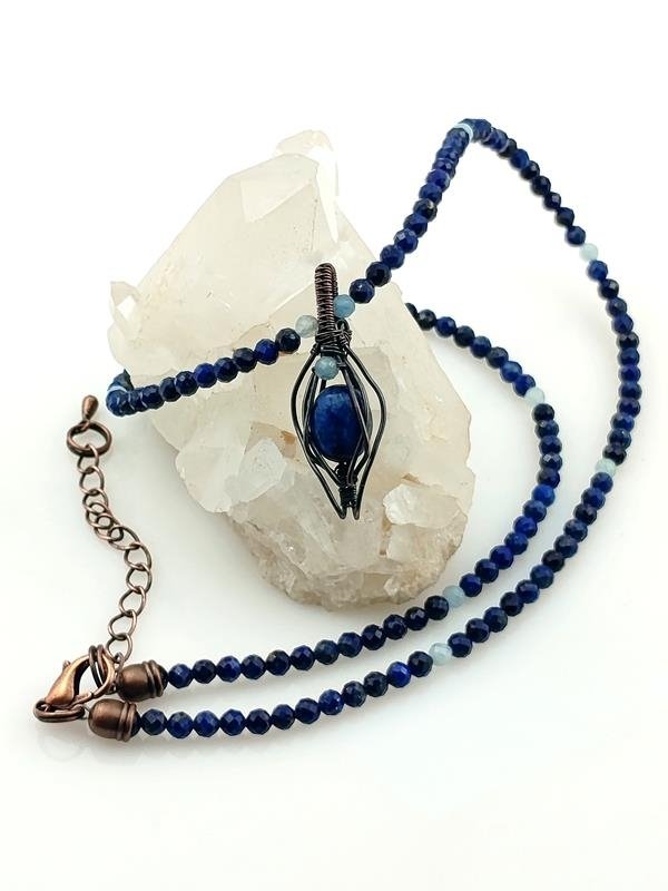 Prezent z okazji 9 rocznicy ślubu – naszyjnik z naturalnym lapis lazuli