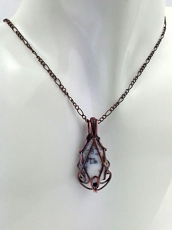 Zawieszka miedziana (4.5x2 cm) z opalem dendrytowym na łańcuszku 44 cm, znak Bliźniąt