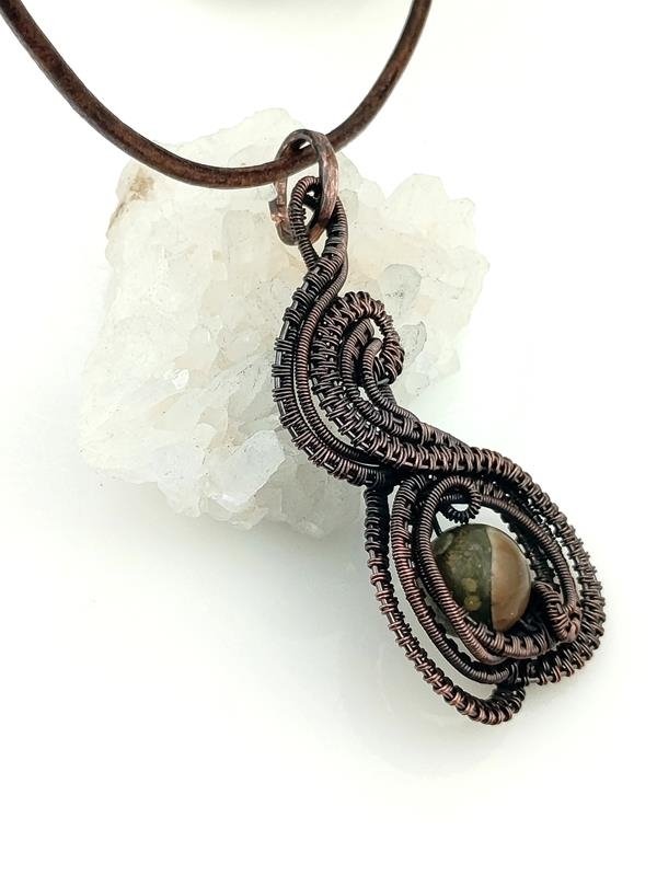 Wisior miedziany z ryolitem dla numerologicznej 6