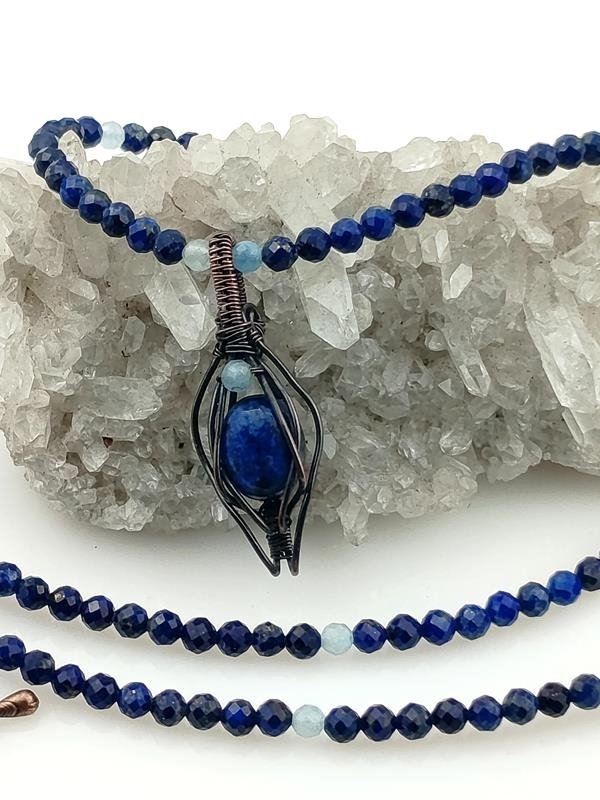 Naszyjnik z naturalnym lapis lazuli dla numerologicznej 3 i 7