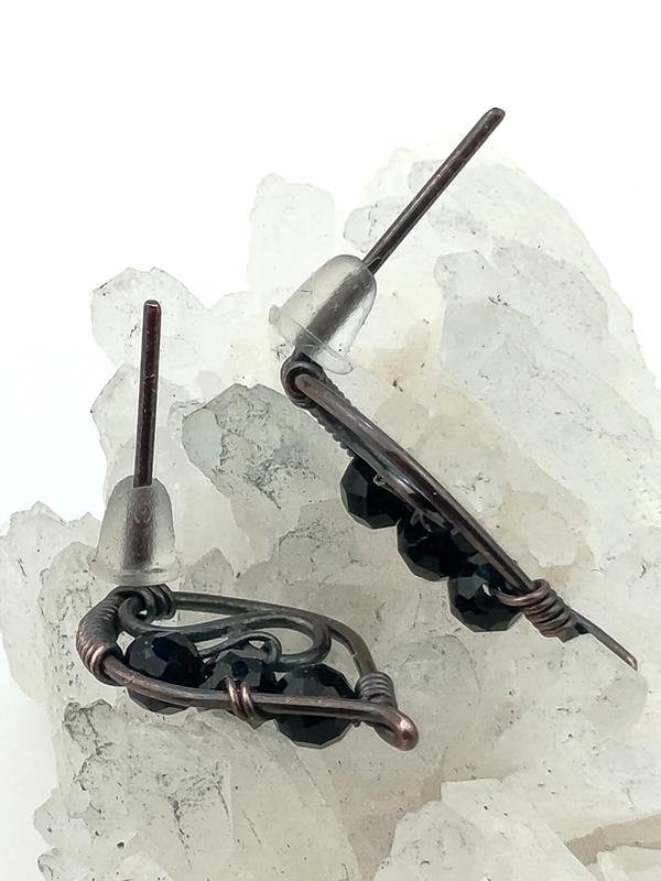 Kolczyki miedziane z czarnym turmalinem dla numerologicznej 2, 3, 4, 8 i 11