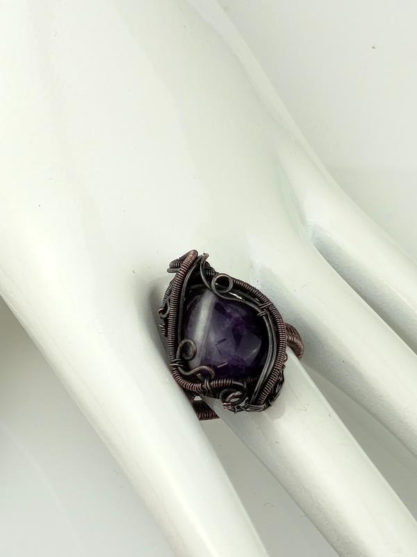 Ametyst - pierścionek miedziany 28x18 mm, rozmiar 17 – regulowany, rękodzieło
