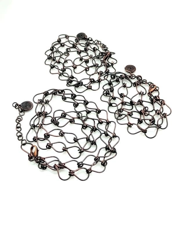 Komplet trzech łańcuchów o różnej długości 