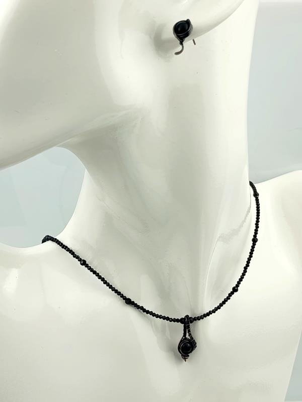 Naszyjnik i kolczyki z czarnym agatem i spinelem