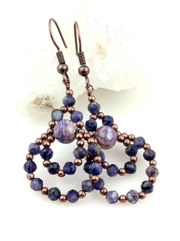 Czaroit - kolczyki miedziane, wymiary 5x2 cm, waga 3.6 grama, rękodzieło