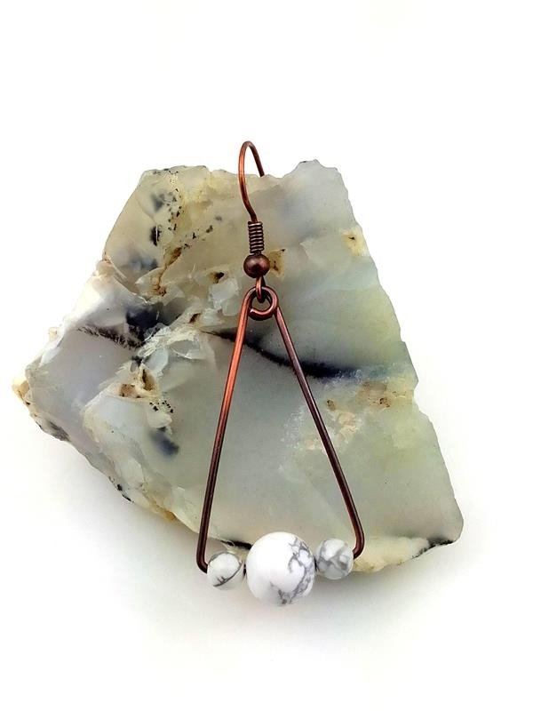 Prezent dla ekologa – kolczyki z kulkami naturalnego howlitu