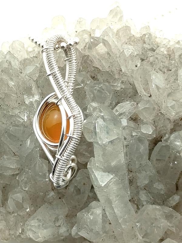 Wisiorek ze srebra Ag999 z agatem – kamieniem bogactwa, zdrowia i długowieczności