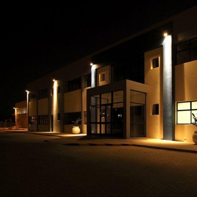 Naświetlacz LED V-TAC CREE CHIP 300W 135lm/W czarna obudowa przewód 1m IP65 VT-44003 6500K 34440lm 6 lat gwarancji