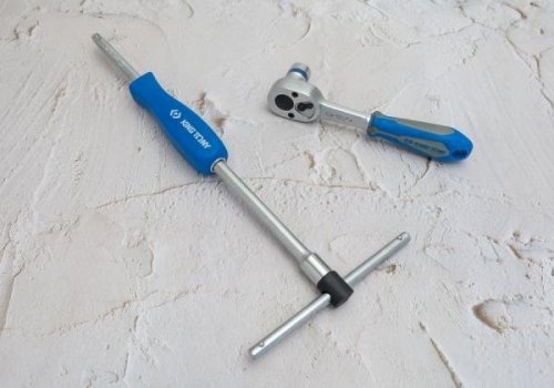 ZESTAW NASADEK 1/4&quot; 16cz. KRÓTKIE 6-kąt. 4 - 13mm Z GRZECHOTKĄ I AKCESORIAMI, KASETA King Tony