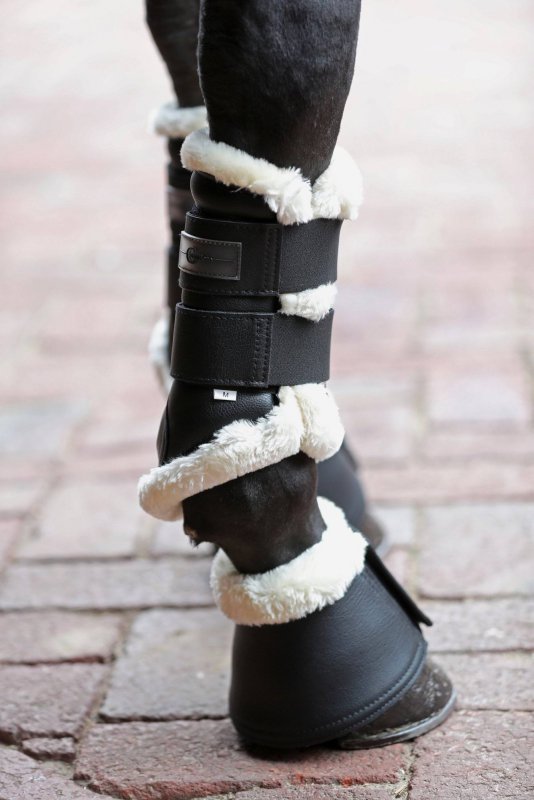 Ochraniacze dla konia Pelisa, ze sztucznym futrem, czarny, Covalliero