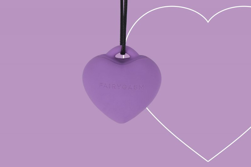 Wibrujący naszyjnik serduszko do masażu łechtaczki i sutków PleasureStone violet