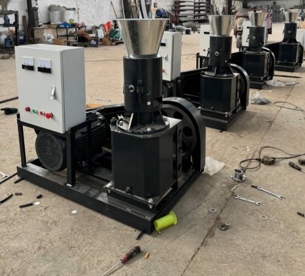 Peleciarka wolnoobrotowa  7.5 kW z ruchomymi rolkami Model EWP-210