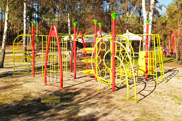 place zabaw sprawnościowy, street workout, sprawnościowy plac zabaw, plac zabaw do ćwiczeń, plac zabaw z drążkami, place zabaw sprawnościowe, drabinki sprawnościowe, street workout place