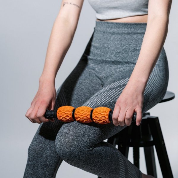 Roller do masażu inSPORTline Vareta ∙ wałek 36 cm ∙ 3 twarde rolki ∙ masaż pleców i nóg ∙ regeneracja